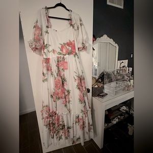Ivy City Co Floral Maxi Dress - White and Pink